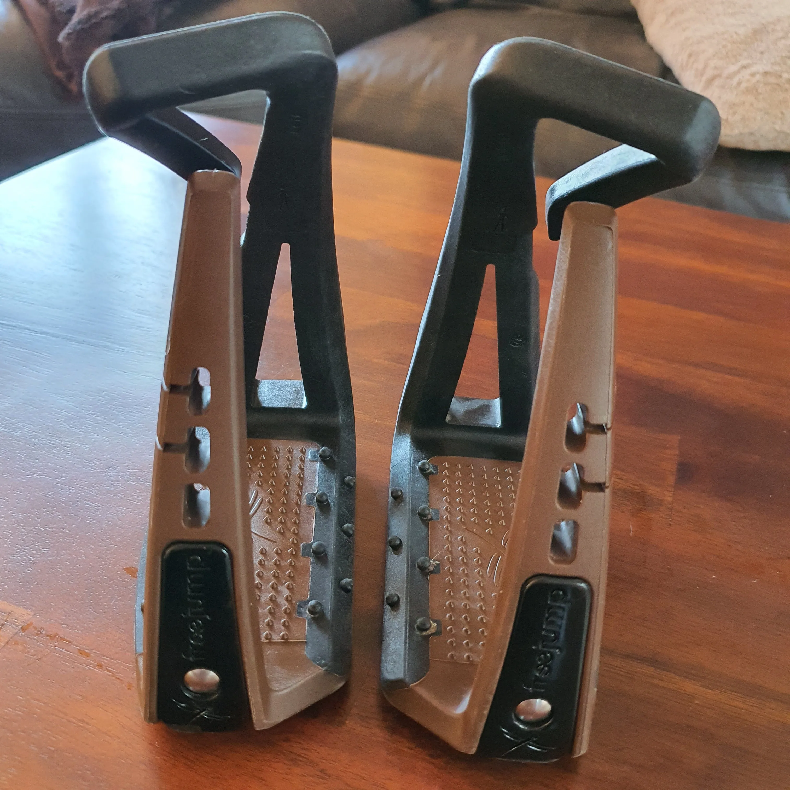 Free Jump black and brown Soft Up Lite stirrups