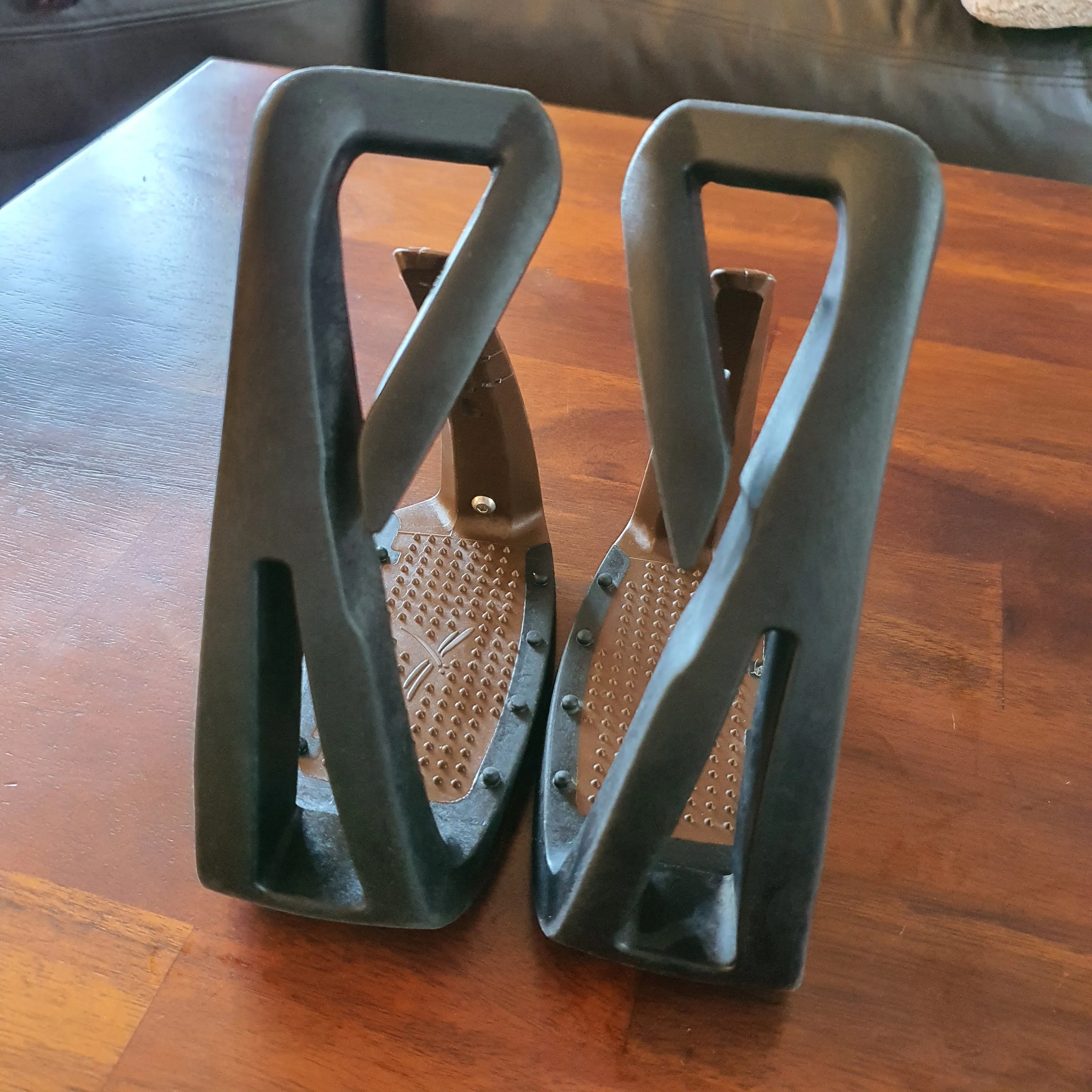 Free Jump black and brown Soft Up Lite stirrups