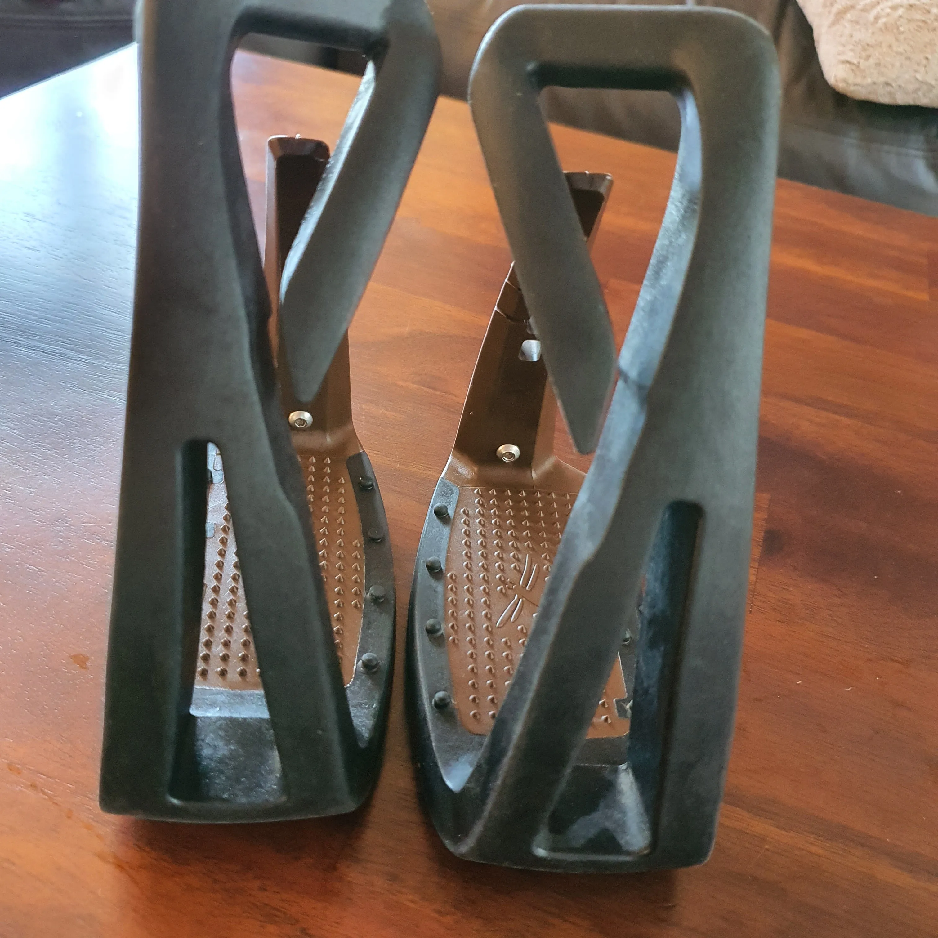 Free Jump black and brown Soft Up Lite stirrups