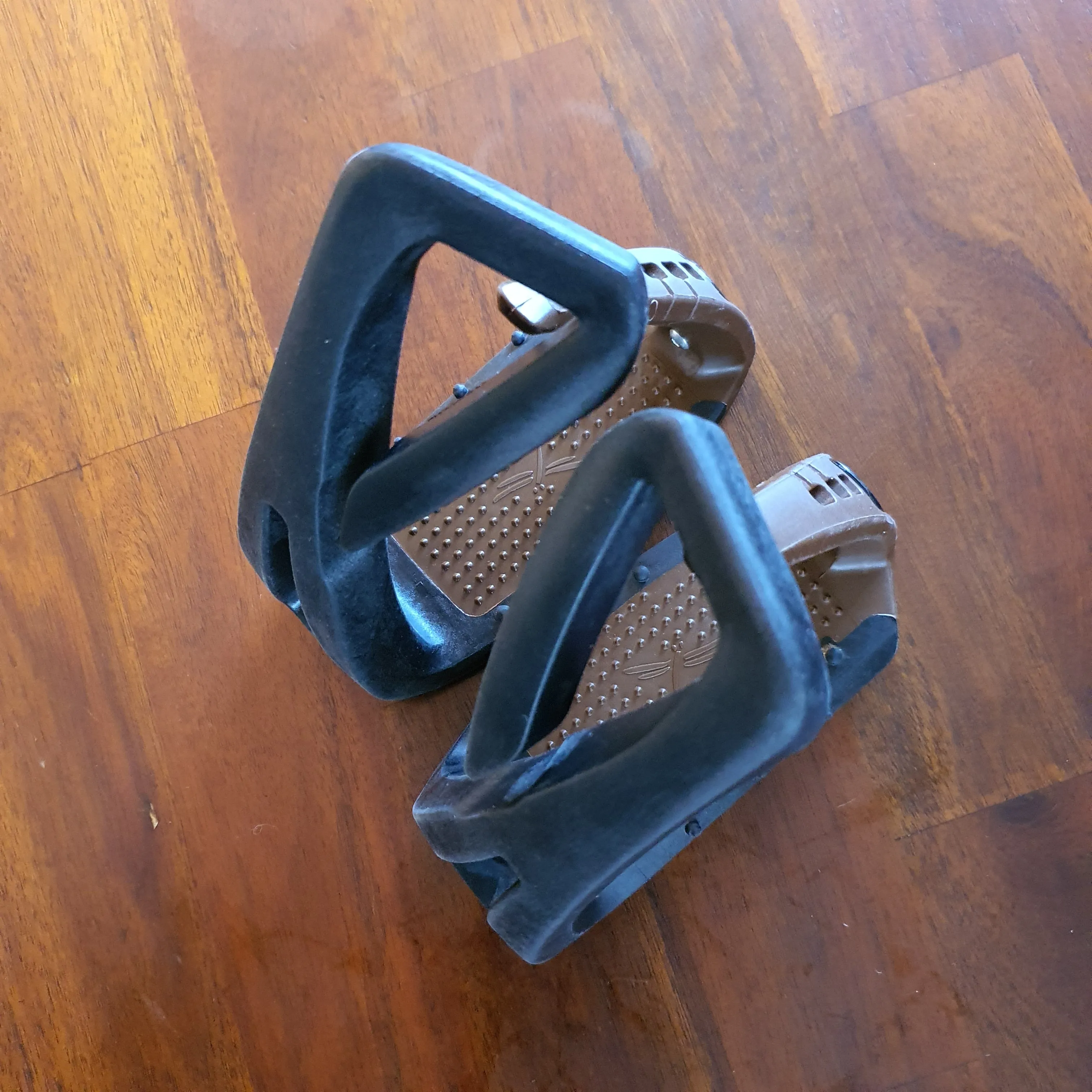 Free Jump black and brown Soft Up Lite stirrups
