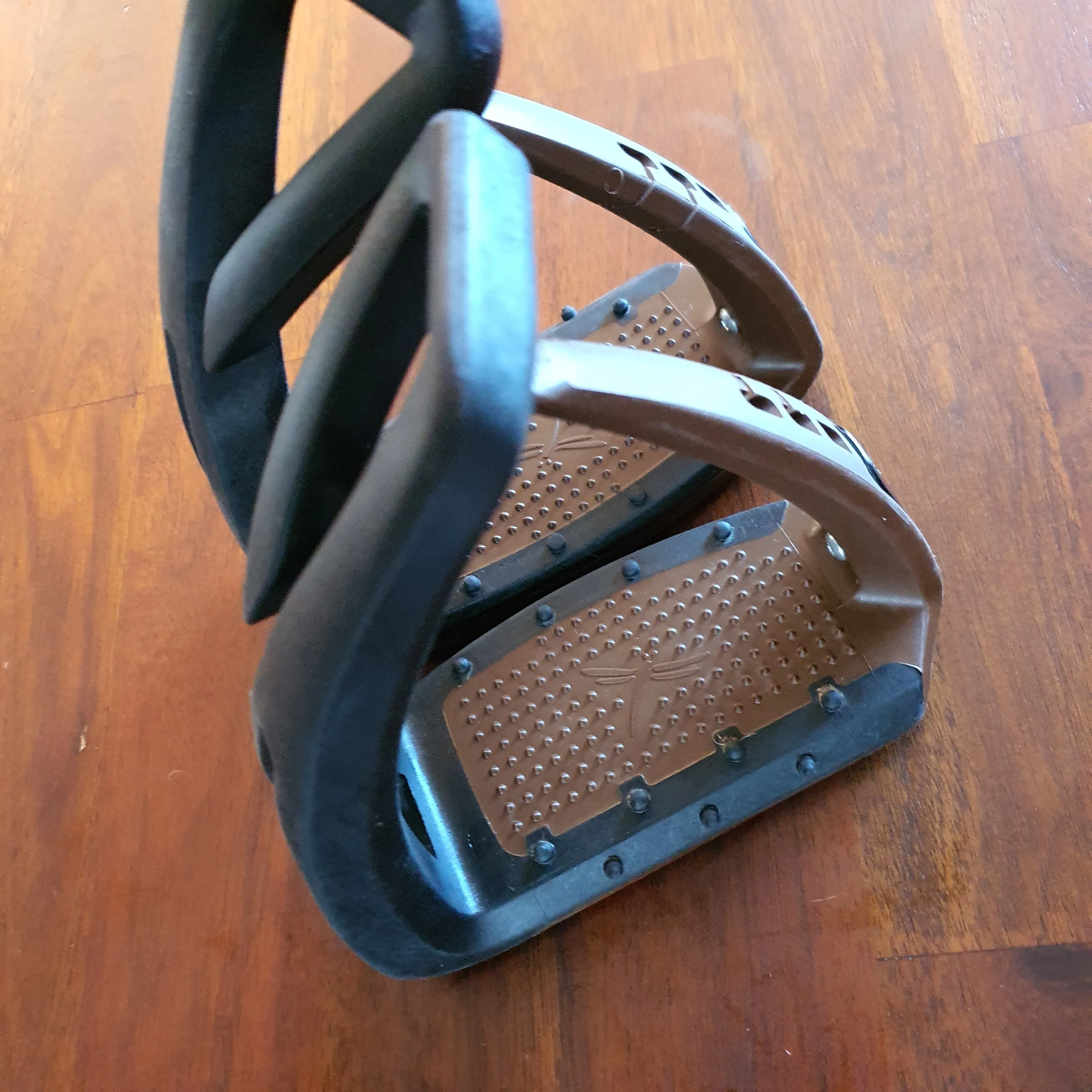 Free Jump black and brown Soft Up Lite stirrups